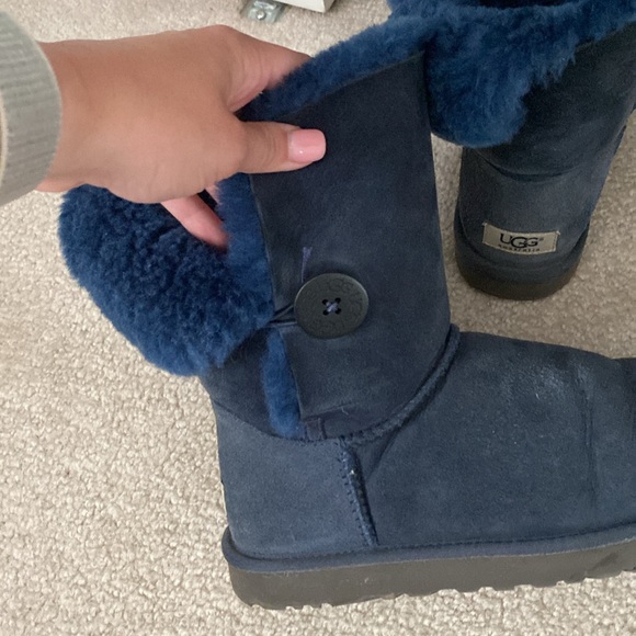 Uggs - Picture 4 of 4